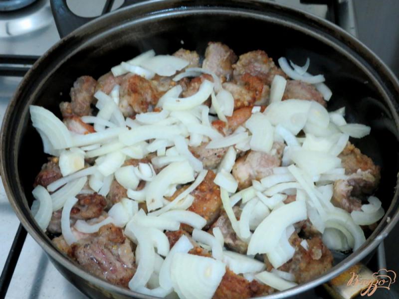 Фото приготовление рецепта: Свинина в грибном соусе шаг №6