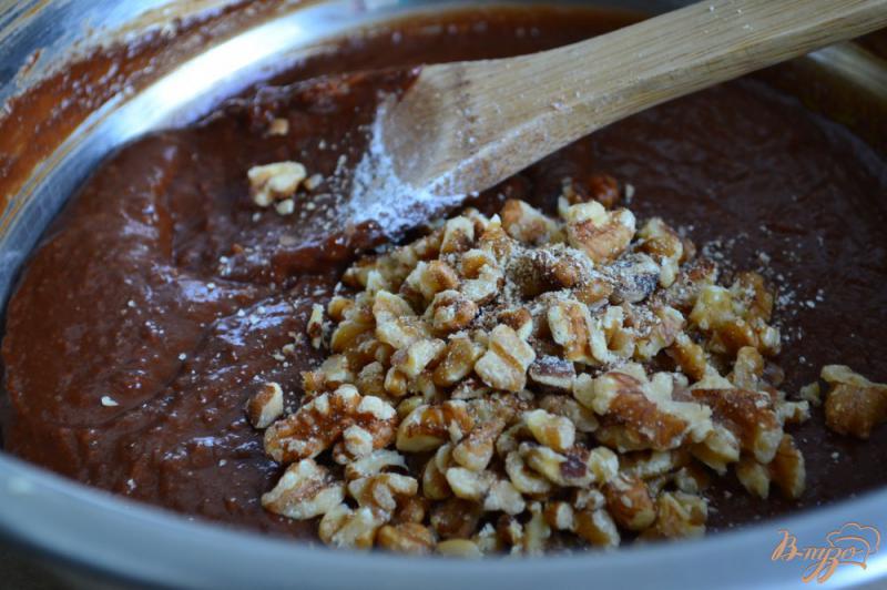 Фото приготовление рецепта: Брауни с нутом и грецким орехом шаг №4