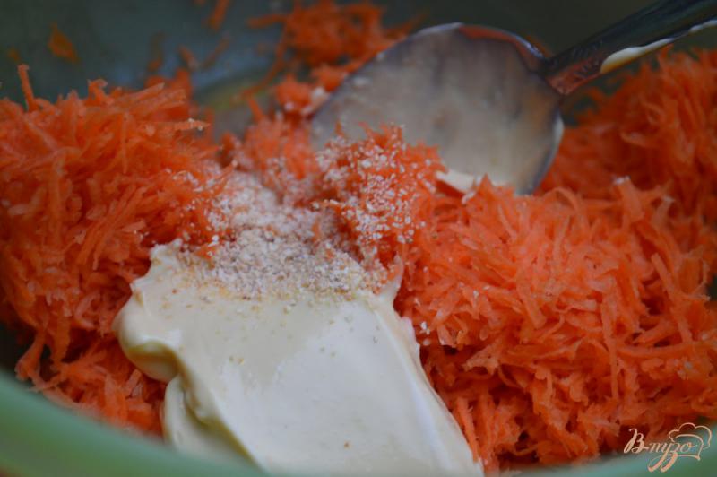 Фото приготовление рецепта: Морковный салат с тунцом и моцареллой шаг №1