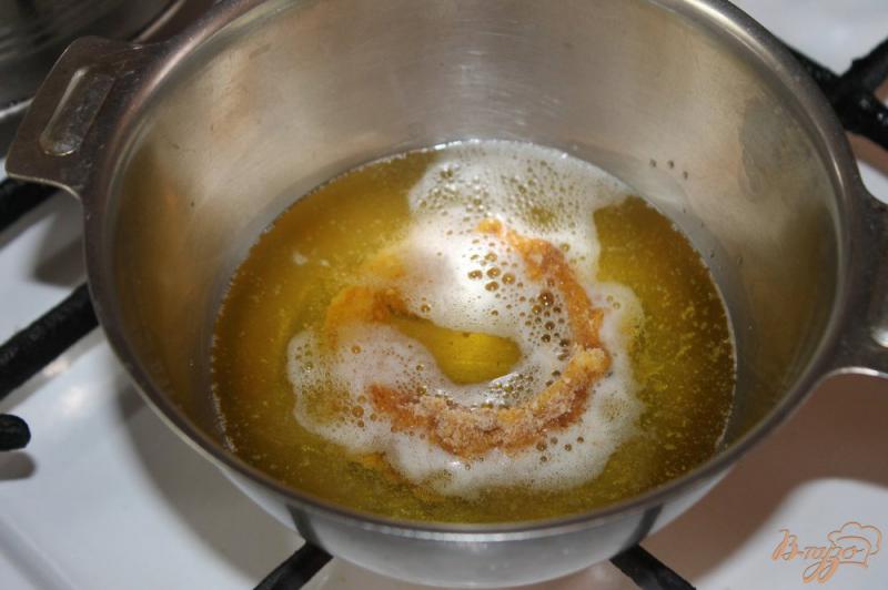 Фото приготовление рецепта: Луковые кольца фри с соевым соусом шаг №5