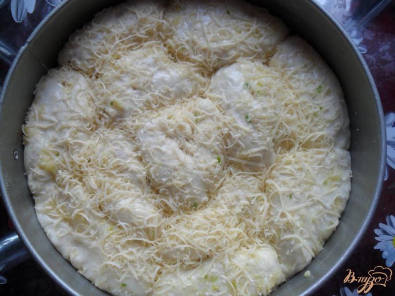 Фото приготовление рецепта: Хлеб - пампушка с чесноком и сыром шаг №8