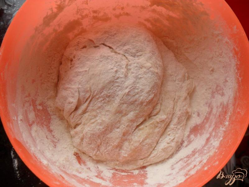 Фото приготовление рецепта: Хлеб - пампушка с чесноком и сыром шаг №2