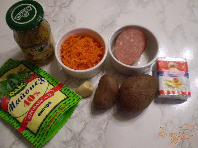 Фото приготовление рецепта: Салат с копченной колбасой и морковью по-корейски шаг №1