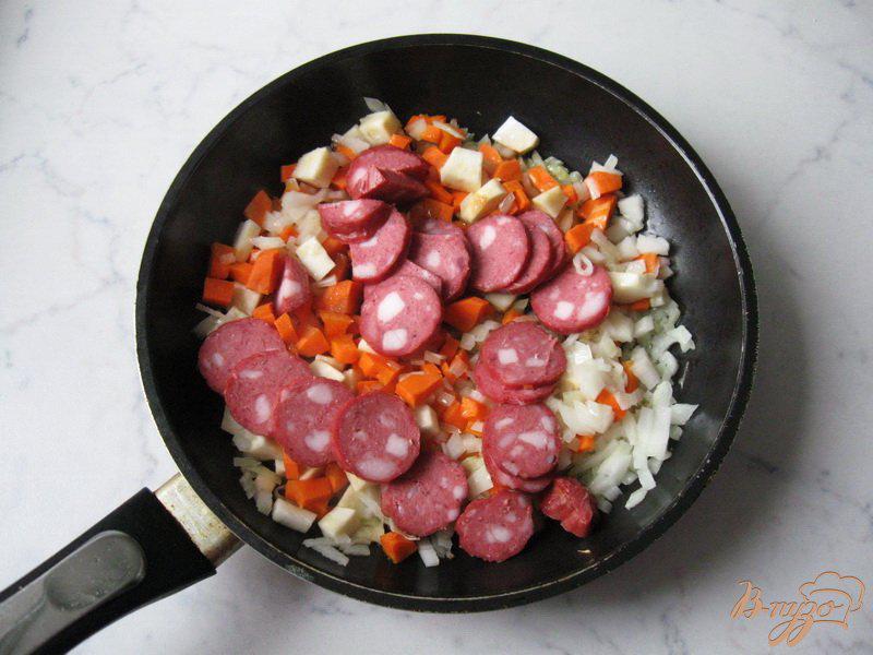 Фото приготовление рецепта: Суп с красной чечевицей и томатом шаг №3