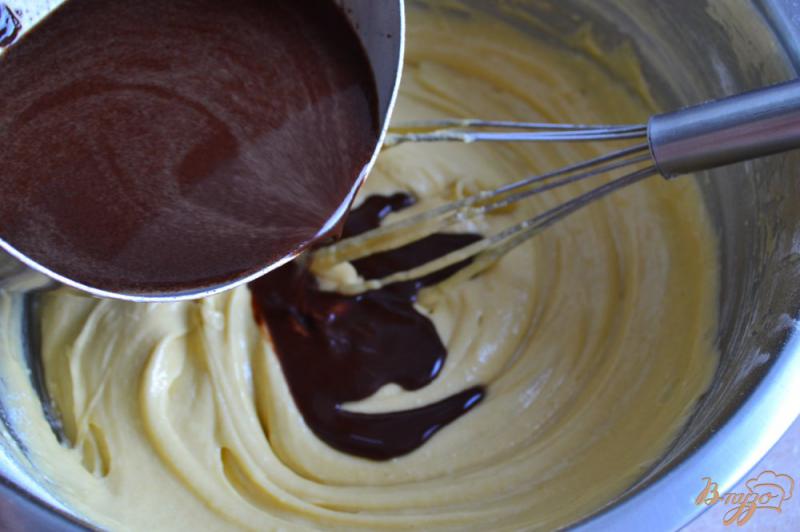 Фото приготовление рецепта: Шоколадный пирог с темным пивом Guinness шаг №8