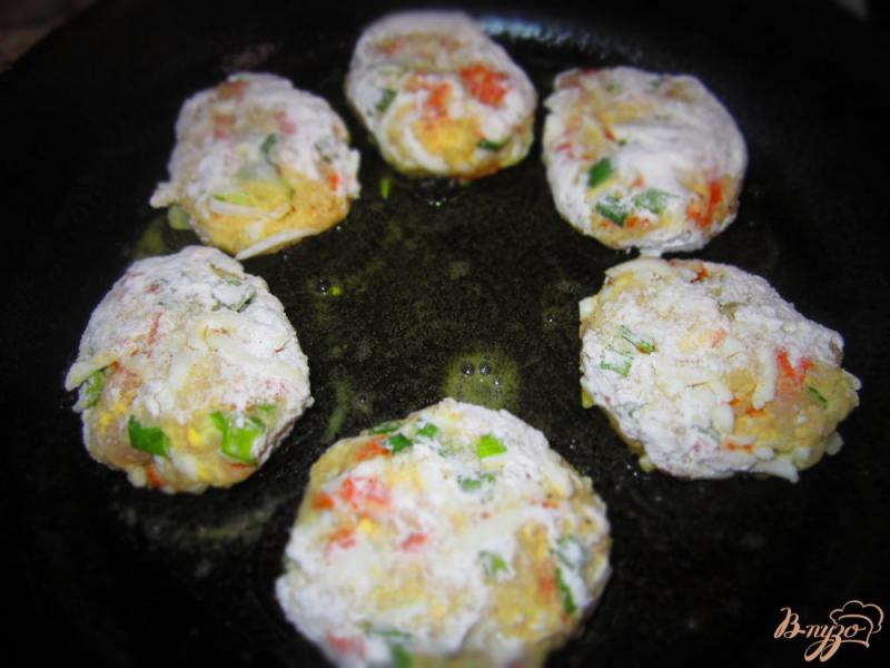 Фото приготовление рецепта: Котлеты из яиц с картофелем шаг №6
