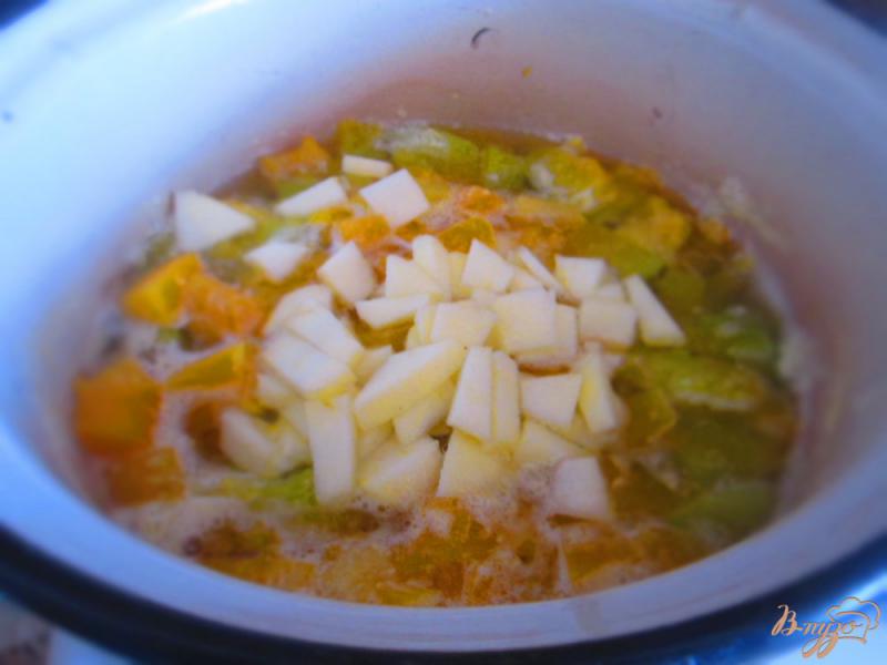 Фото приготовление рецепта: Крем суп с тыквы и яблок шаг №1