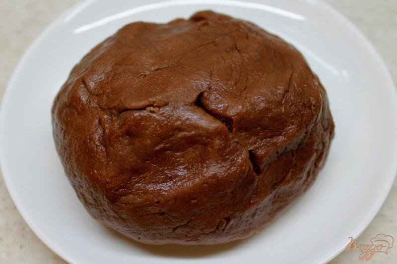 Фото приготовление рецепта: Шоколадное печенье с черносливом шаг №4