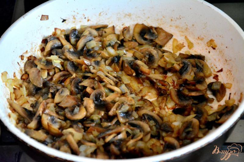 Фото приготовление рецепта: Корзиночки из блинов с грибной начинкой шаг №5