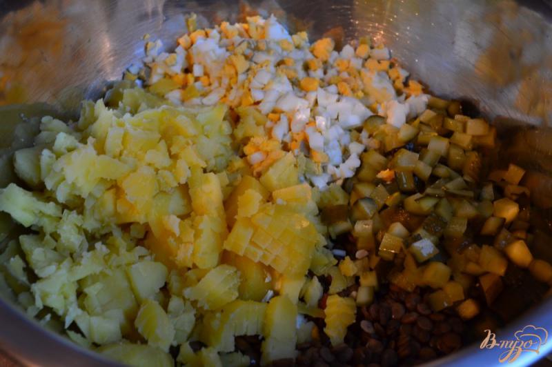Фото приготовление рецепта: Зимний салат с чечевицей шаг №4
