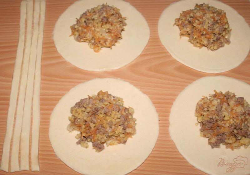 Фото приготовление рецепта: «Мешочки» с пшеном,мясом и овощами шаг №9