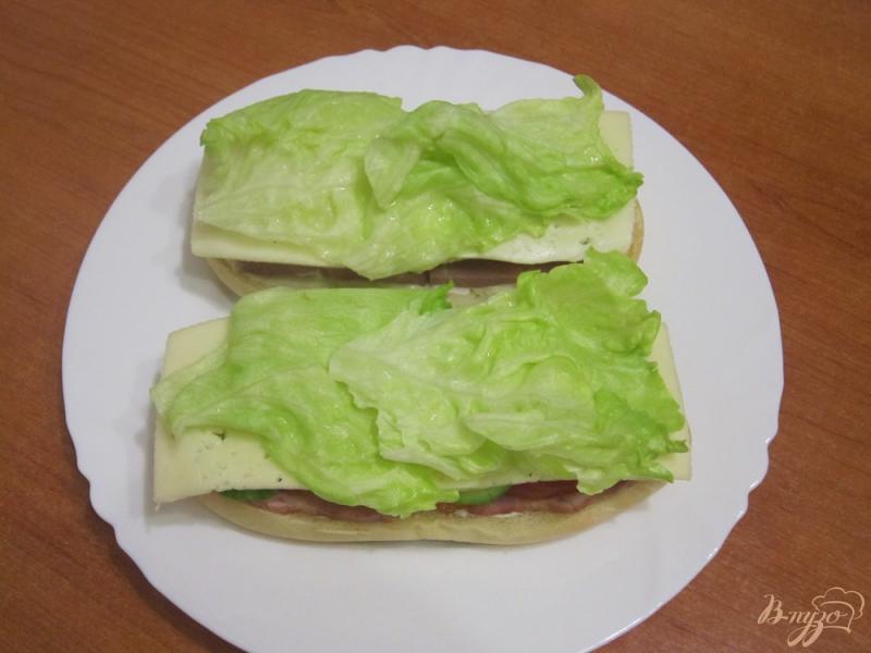 Фото приготовление рецепта: Сэндвичи с сыром и ветчиной шаг №6