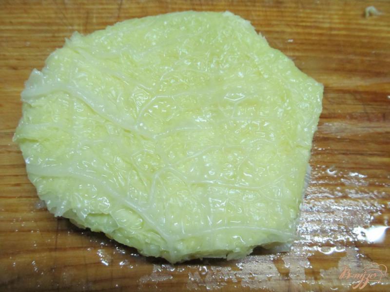 Фото приготовление рецепта: Овощной мильфей из капусты картофеля и крабовых палочек шаг №3