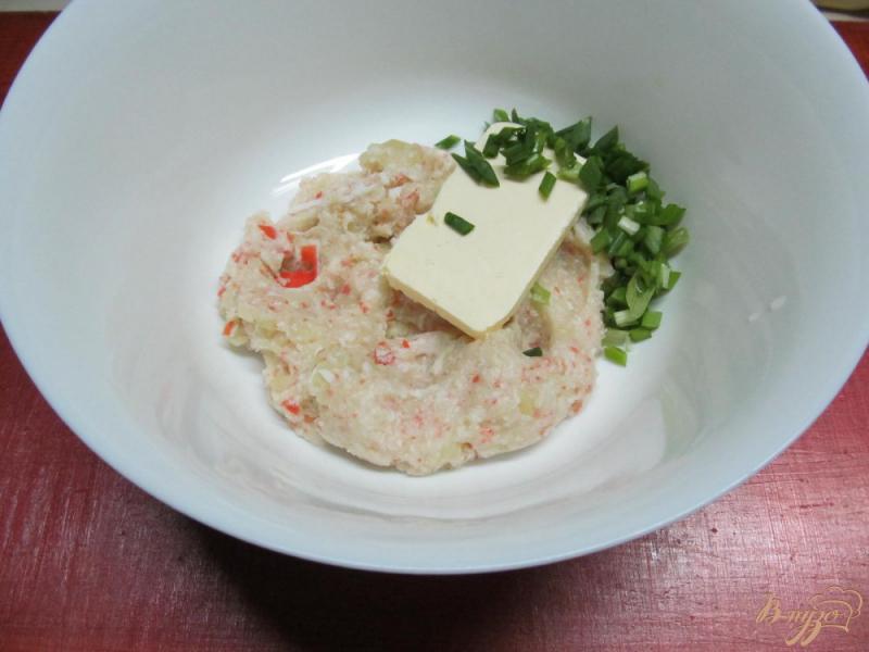 Фото приготовление рецепта: Овощной мильфей из капусты картофеля и крабовых палочек шаг №8
