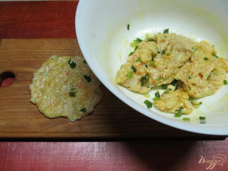Фото приготовление рецепта: Овощной мильфей из капусты картофеля и крабовых палочек шаг №9