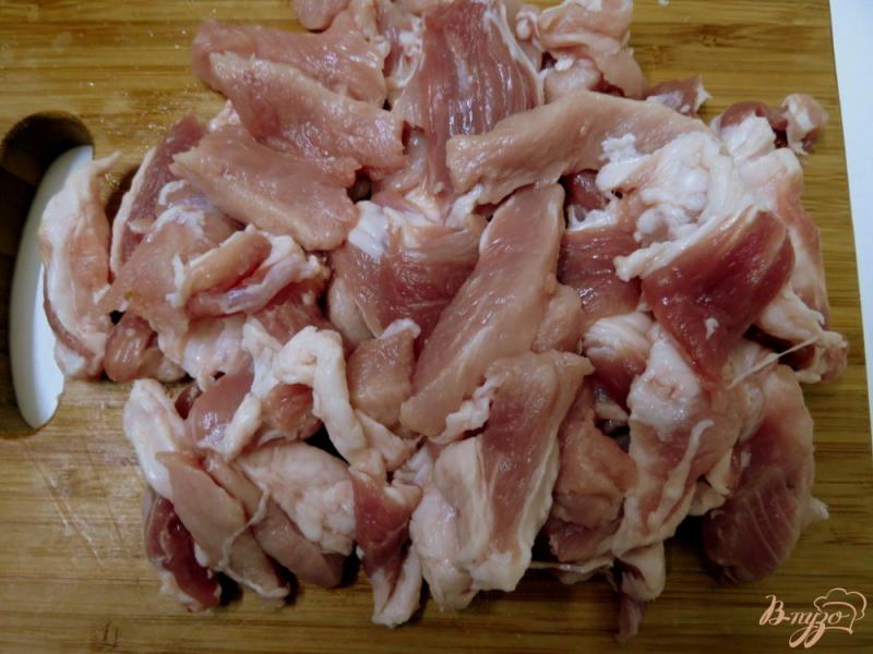 Фото приготовление рецепта: Свинина в соусе шаг №2