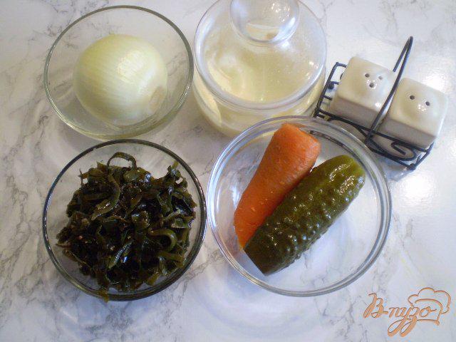 Фото приготовление рецепта: Морской салат с морковью и огурцом шаг №1