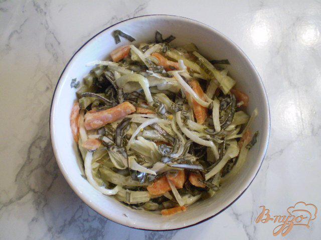 Фото приготовление рецепта: Морской салат с морковью и огурцом шаг №7