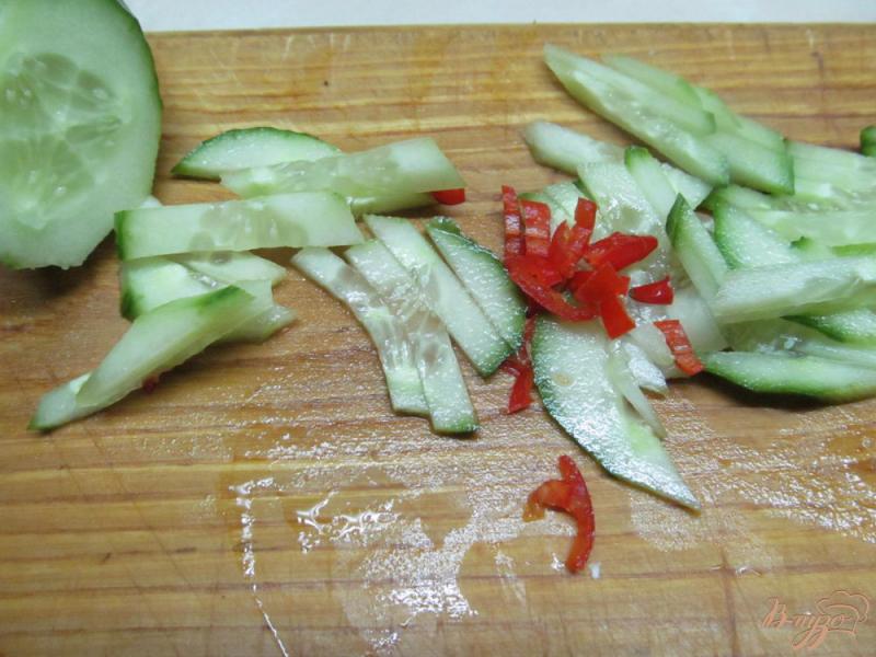 Фото приготовление рецепта: Котлеты из лосося в яйце с легким салатом шаг №9