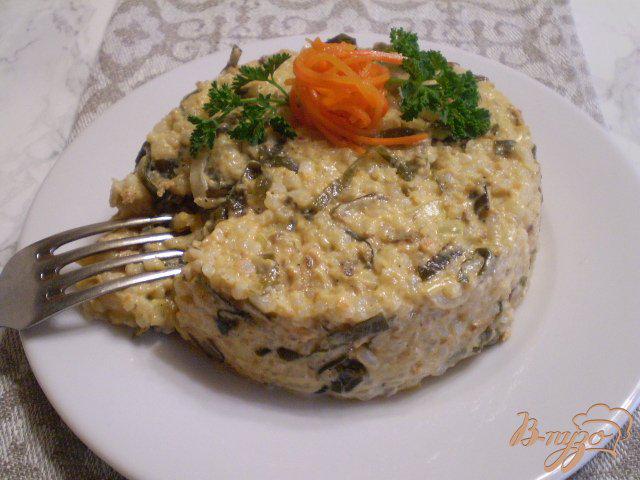 Фото приготовление рецепта: Салат рыбный с рисом шаг №6