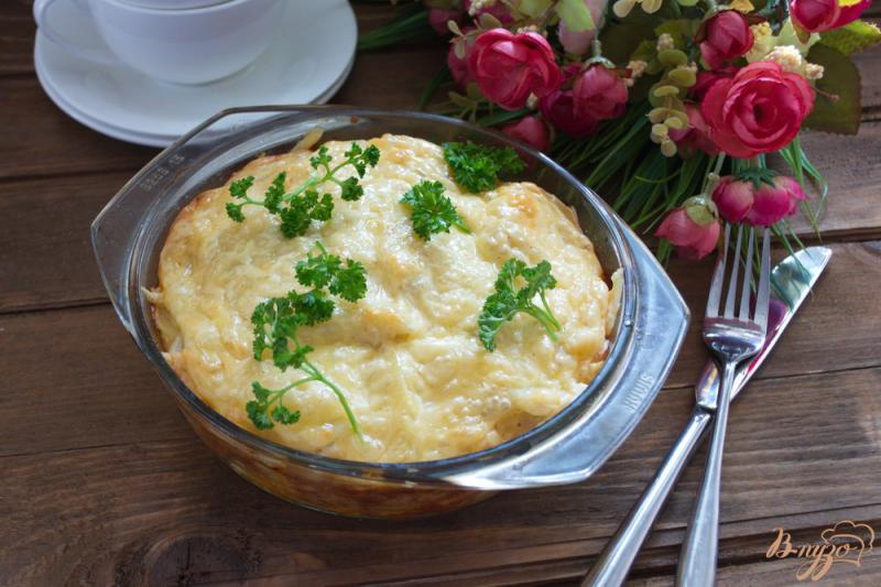 Фото приготовление рецепта: Картофельная запеканка с колбасой и сыром шаг №8