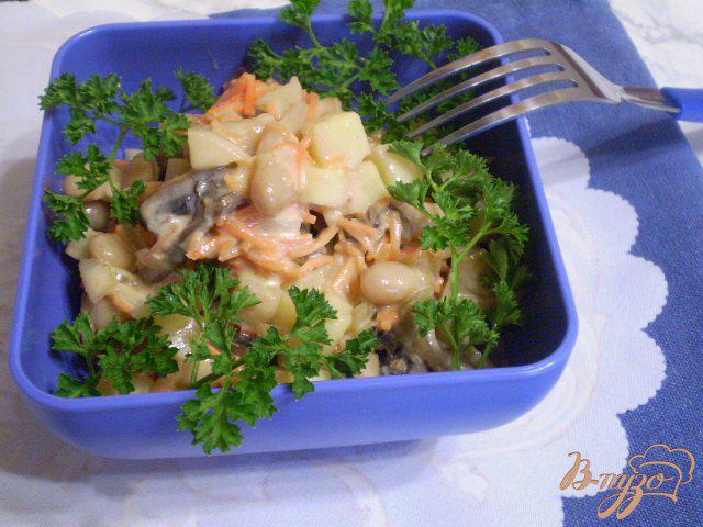 Фото приготовление рецепта: Салат с шампиньонами шаг №6
