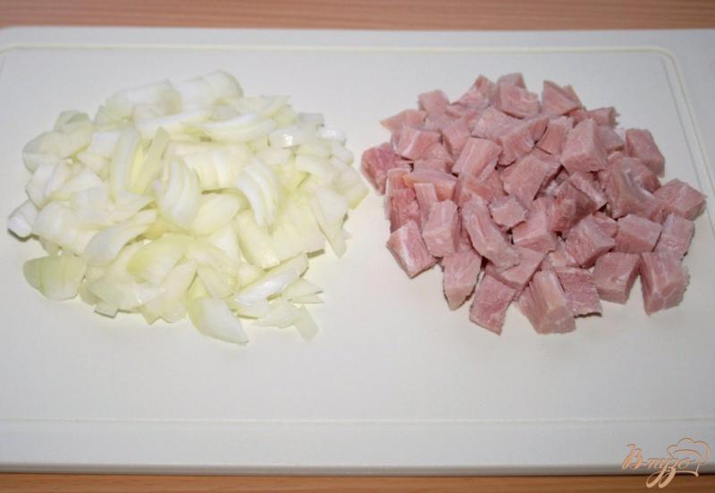 Фото приготовление рецепта: Куриные «тарелочки» с рисом и ветчиной шаг №4