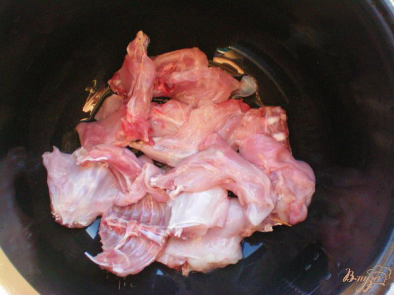 Фото приготовление рецепта: Кролик сметанно - сырном соусе шаг №1