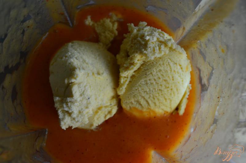 Фото приготовление рецепта: Фруктовый смузи с ванильным мороженым шаг №4