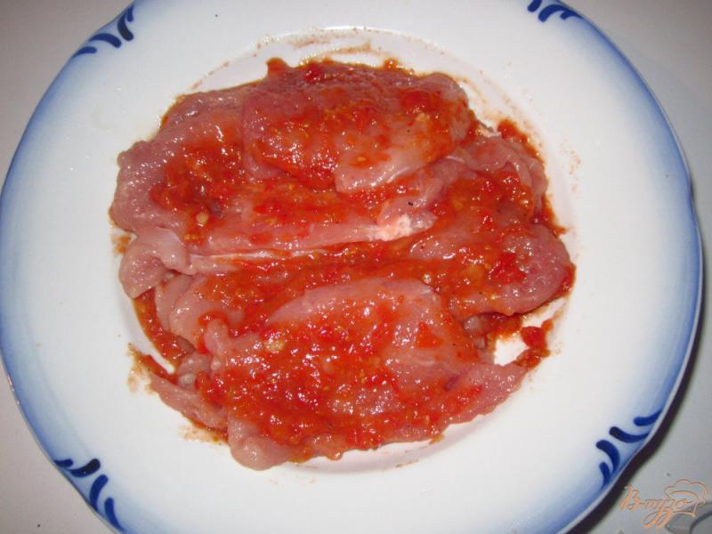 Фото приготовление рецепта: Отбивные в томатно-горчичном маринаде шаг №3