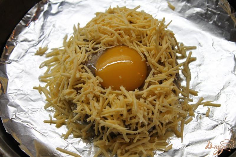 Фото приготовление рецепта: Котлета с яйцом и сыром шаг №5