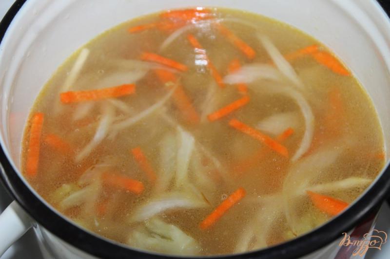 Фото приготовление рецепта: Суп с сельдереем и цветной капустой шаг №5
