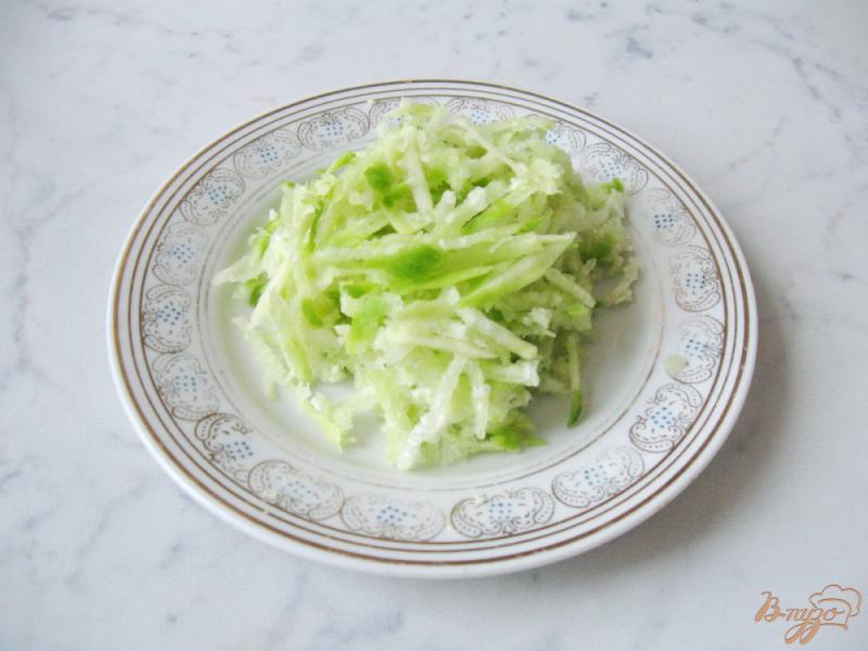 Фото приготовление рецепта: Салат с редькой, огурцом и помидором шаг №1