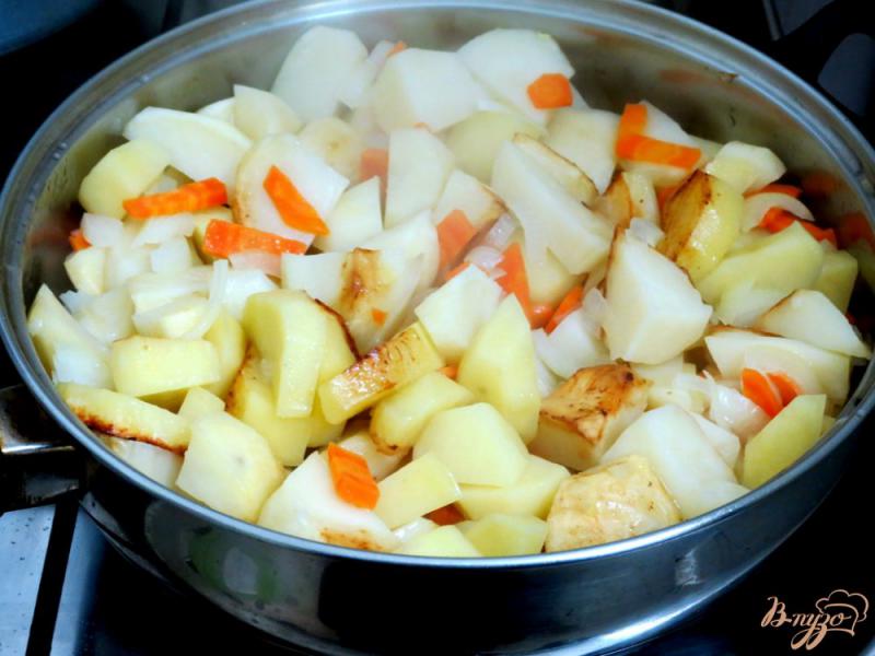 Фото приготовление рецепта: Картофель с копчёностями шаг №5