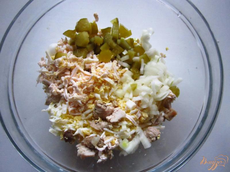 Фото приготовление рецепта: Салат со свинины и плавленым сыром шаг №5