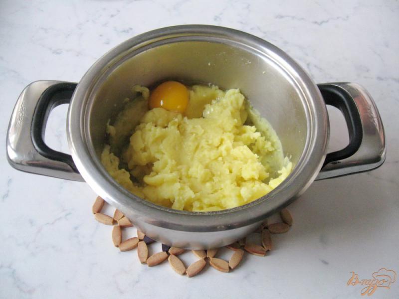 Фото приготовление рецепта: Картофельные оладьи со сметаной. шаг №4