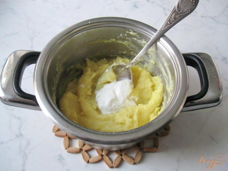 Фото приготовление рецепта: Картофельные оладьи со сметаной. шаг №5