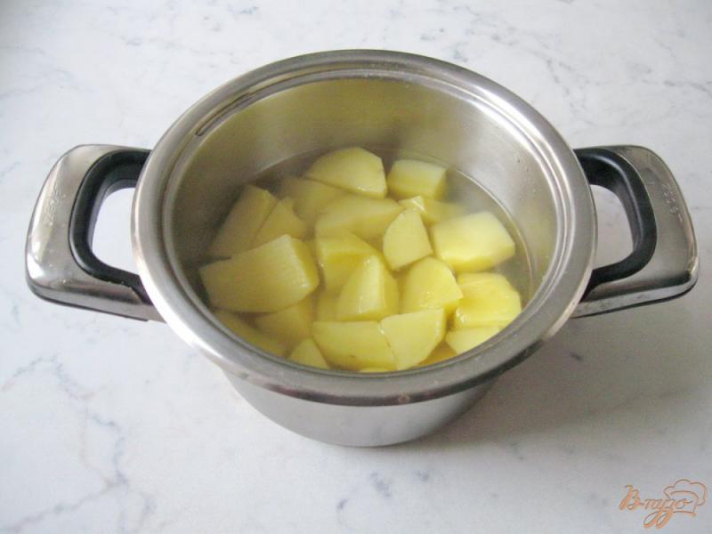 Фото приготовление рецепта: Картофельные оладьи со сметаной. шаг №1