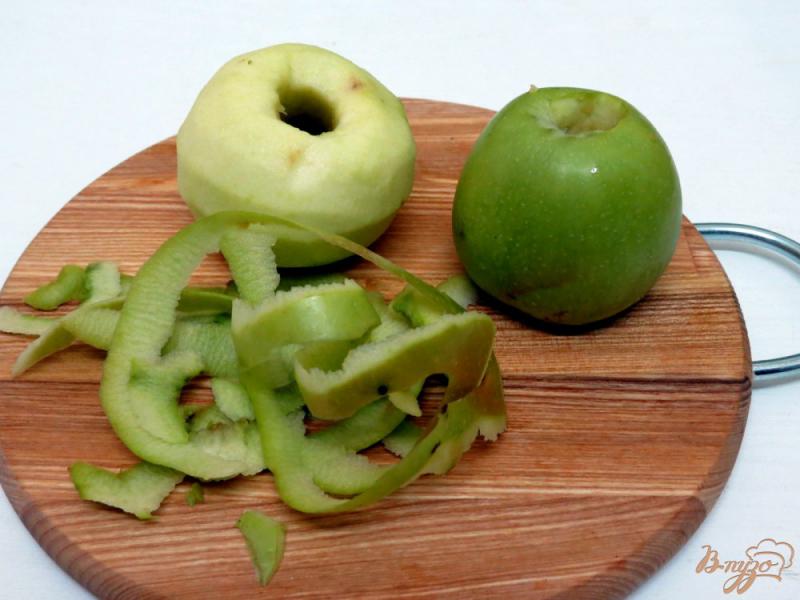 Фото приготовление рецепта: Яблочные кольца в тесте шаг №2