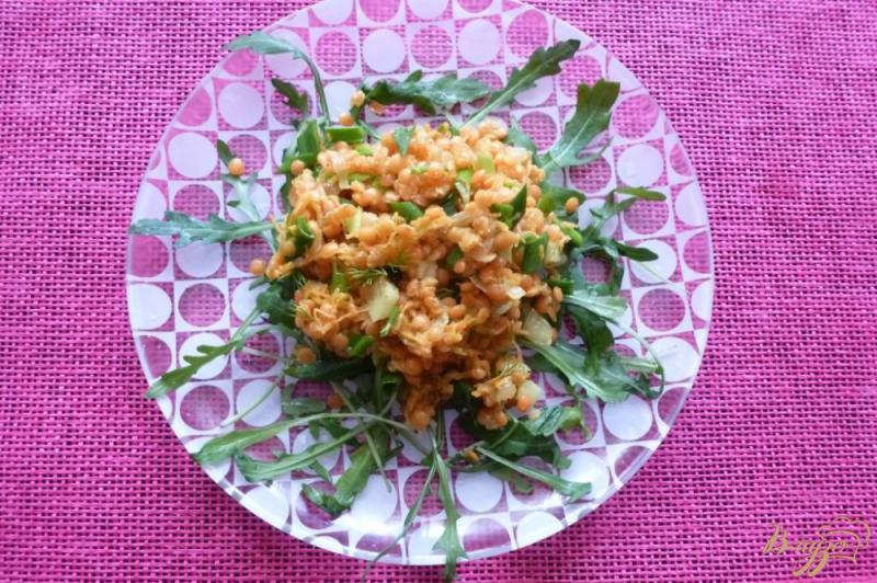 Фото приготовление рецепта: Салат из красной чечевицы с вялеными помидорами шаг №4