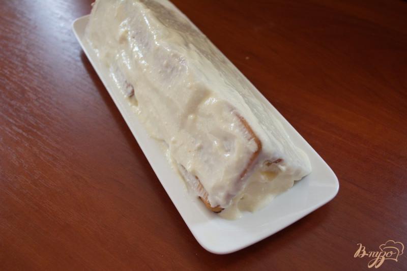 Фото приготовление рецепта: Тортик из печенья с бананом шаг №7