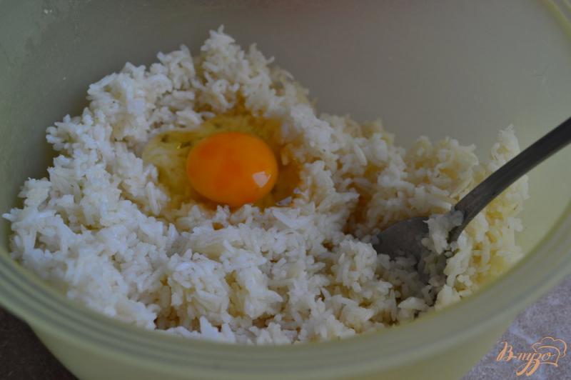 Фото приготовление рецепта: Рисовые шарики в томатном соусе шаг №1