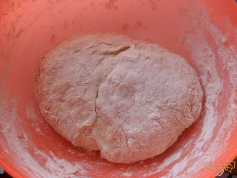 Фото приготовление рецепта: Плетенка-хлеб на молоке шаг №2