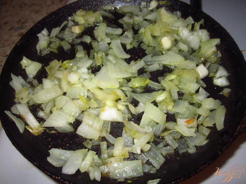 Фото приготовление рецепта: Куриная грудка фаршированная с копчеными сосисками и сыром шаг №2