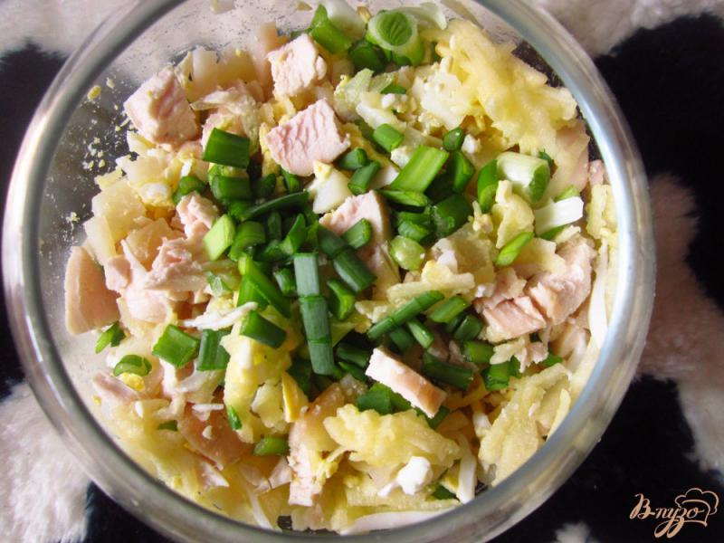 Фото приготовление рецепта: Салат с курицей и яблоками шаг №5