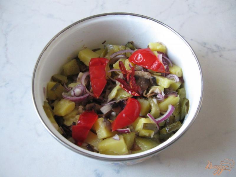 Фото приготовление рецепта: Картофельный салат с грибами шаг №8