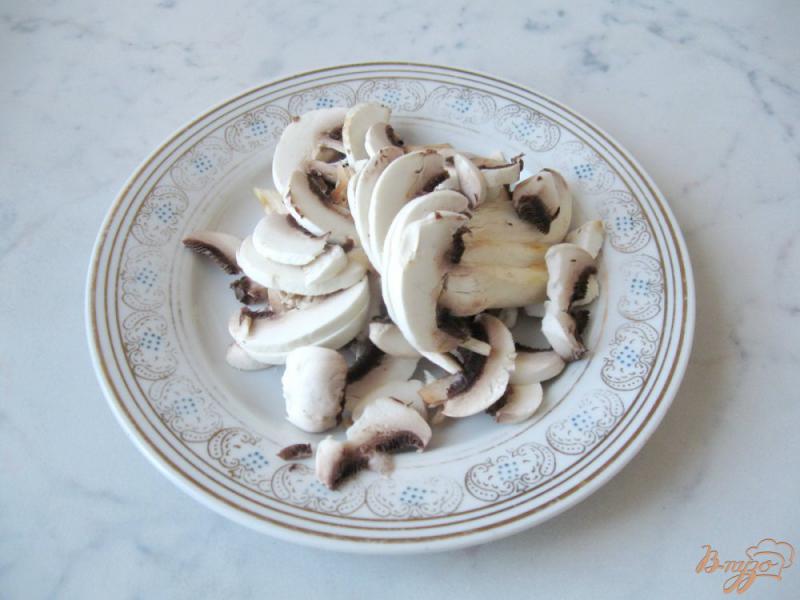 Фото приготовление рецепта: Картофельный салат с грибами шаг №3