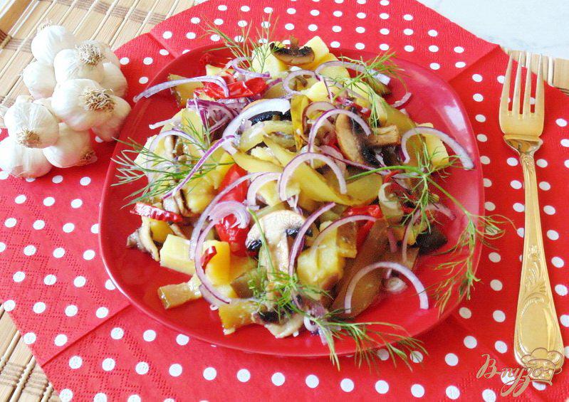 Фото приготовление рецепта: Картофельный салат с грибами шаг №9