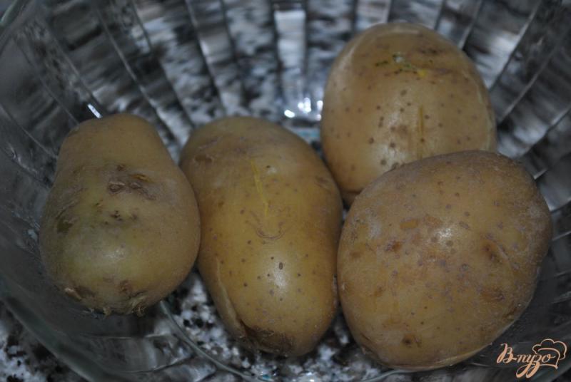 Фото приготовление рецепта: Теплый салат с картофелем и овощами шаг №1
