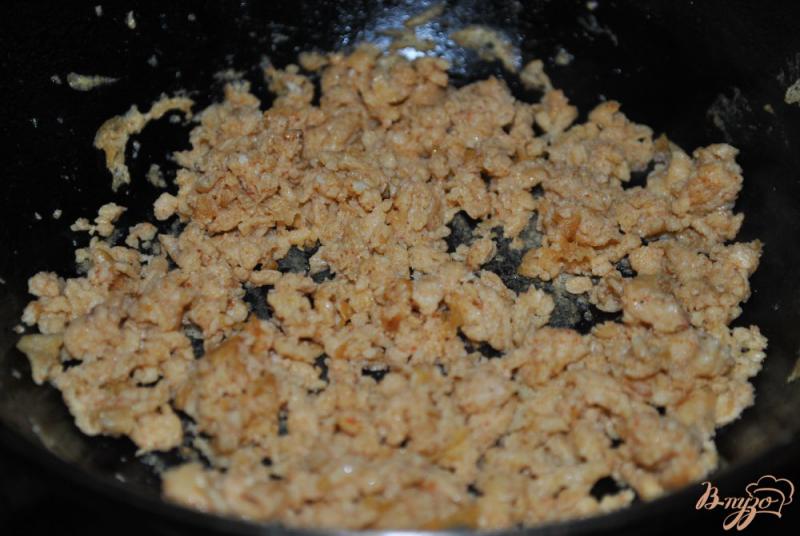 Фото приготовление рецепта: Рисовая вермишель с курицей и овощами шаг №7